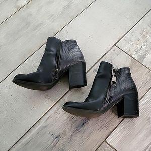 Madden Girl black thick heel bootie with zipper both sides  size 9